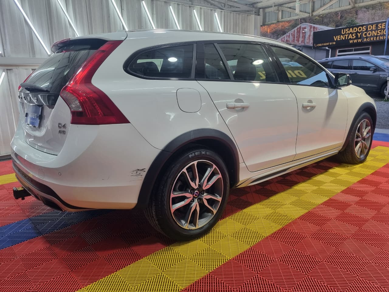 Venta de VOLVO V60 D4 2.4 LTD AWD AUT - 2 DUEÑOS