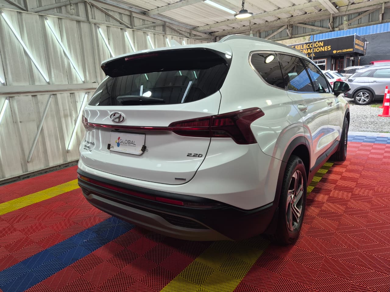Venta de HYUNDAI SANTA FE 2.2 4X4 DIESEL AUT - 3FILAS DE ASIENTOS