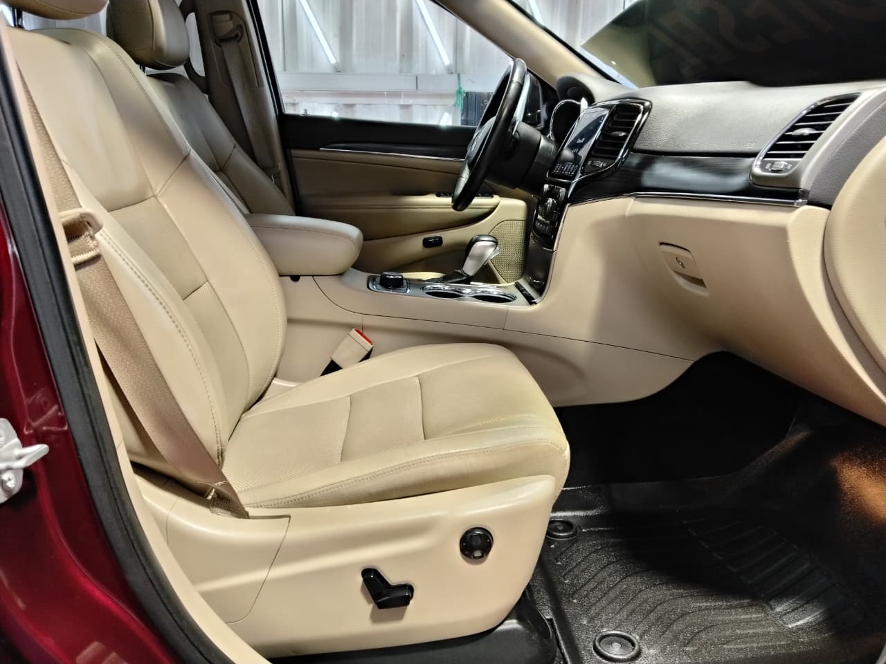 Venta de JEEP GRAND CHEROKEE LTD 3.0 4X4 AT DIESEL - 2DUEÑOS