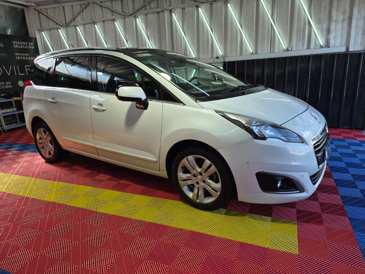 Venta de PEUGEOT 5008 ALLURE 1.6 BLUE DIESEL 4X2 AT