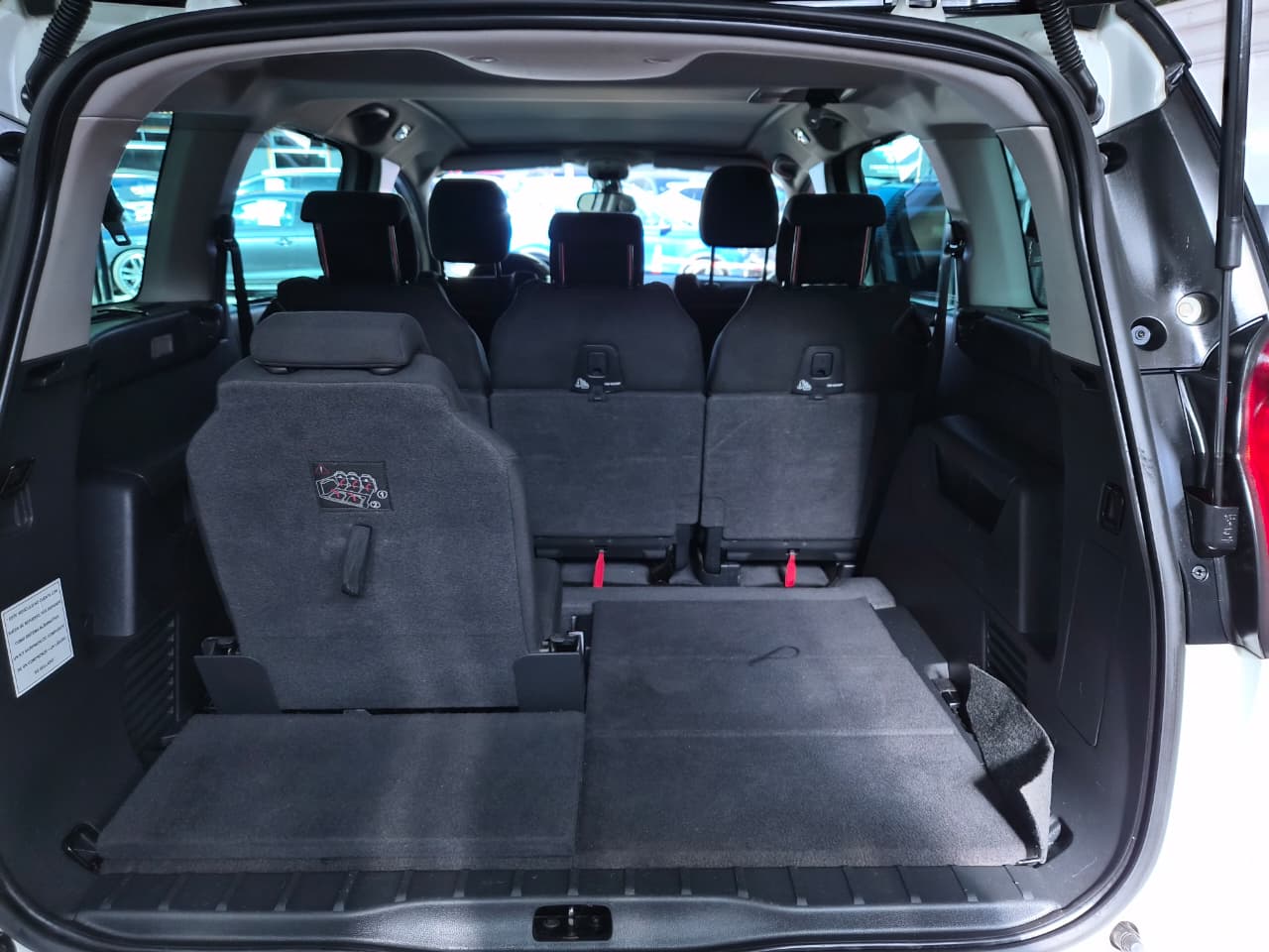 Venta de PEUGEOT 5008 ALLURE 1.6 BLUE DIESEL 4X2 AT