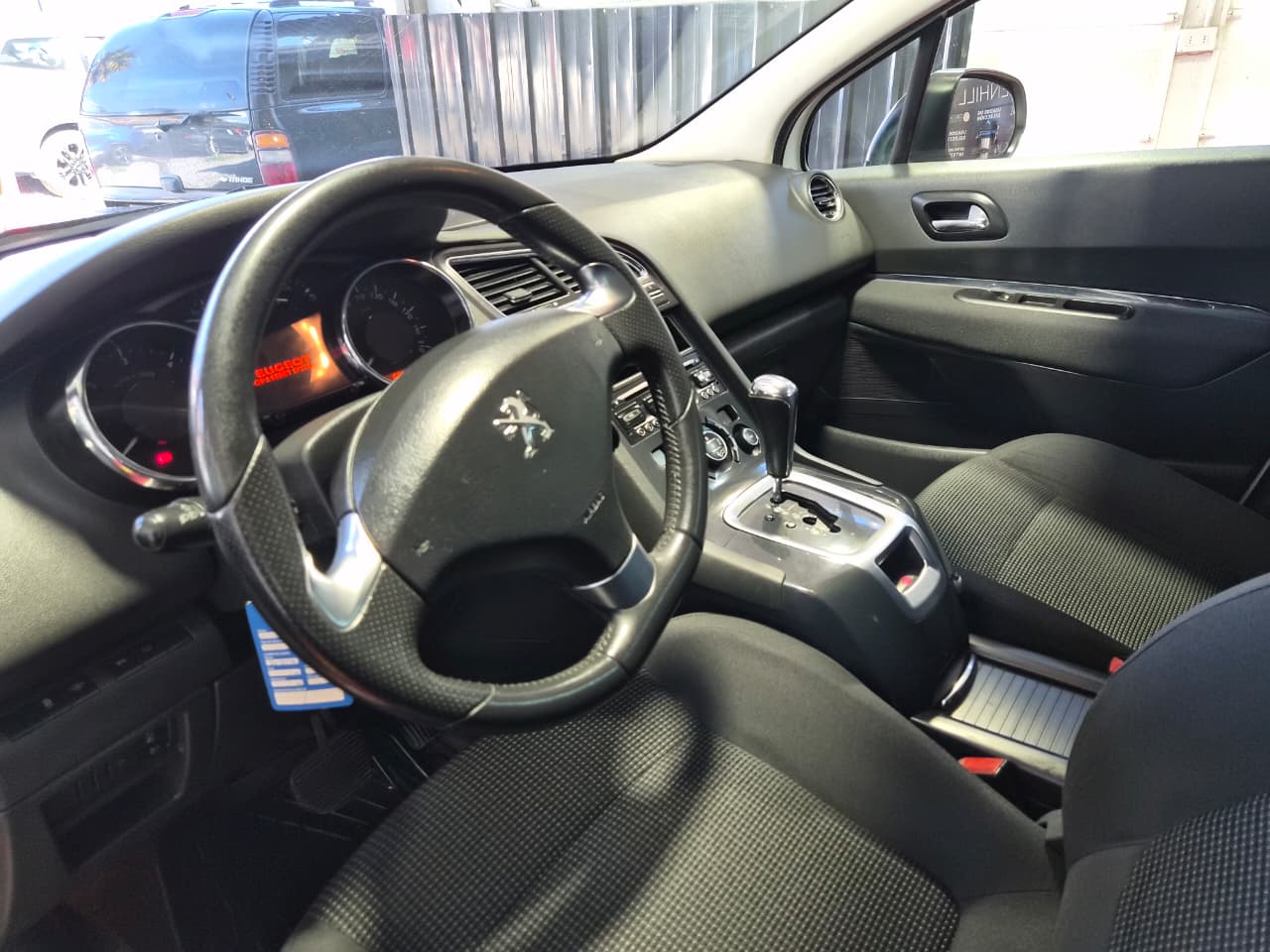 Venta de PEUGEOT 5008 ALLURE 1.6 BLUE DIESEL 4X2 AT