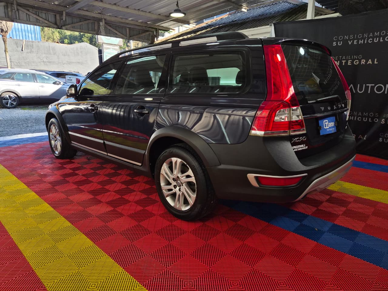 Venta de VOLVO XC70 2.4 D5 COMFORT 4X4 AT - 3DUEÑOS