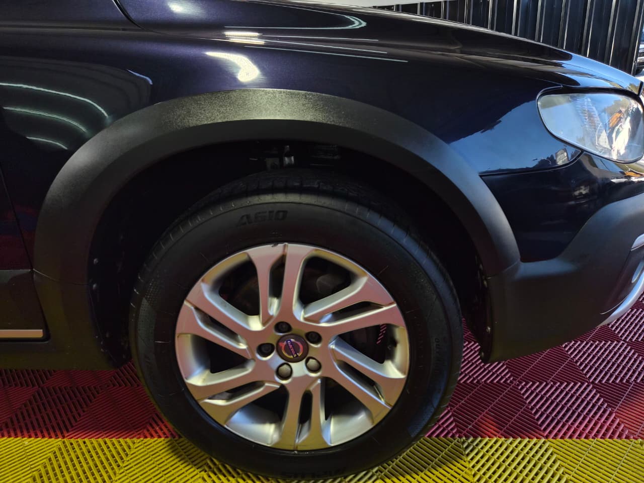 Venta de VOLVO XC70 2.4 D5 COMFORT 4X4 AT - 3DUEÑOS