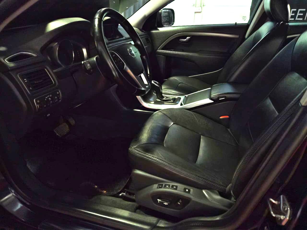 Venta de VOLVO XC70 2.4 D5 COMFORT 4X4 AT - 3DUEÑOS
