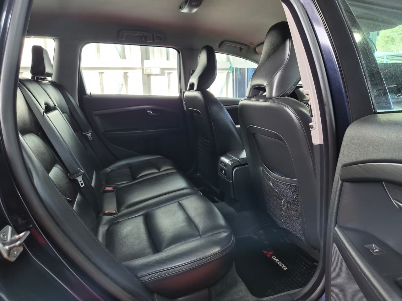 Venta de VOLVO XC70 2.4 D5 COMFORT 4X4 AT - 3DUEÑOS