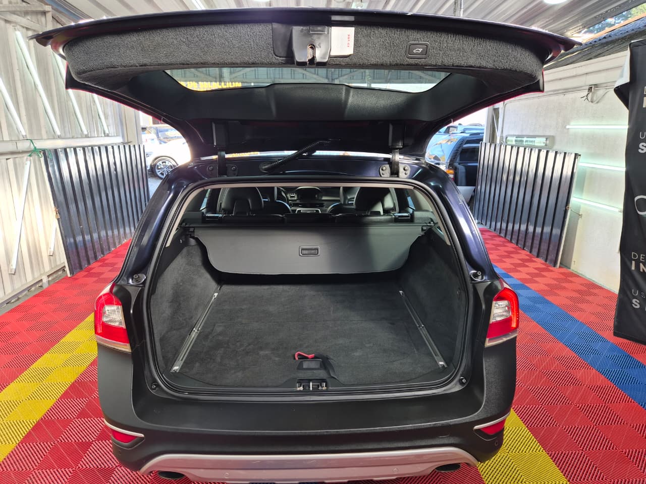 Venta de VOLVO XC70 2.4 D5 COMFORT 4X4 AT - 3DUEÑOS