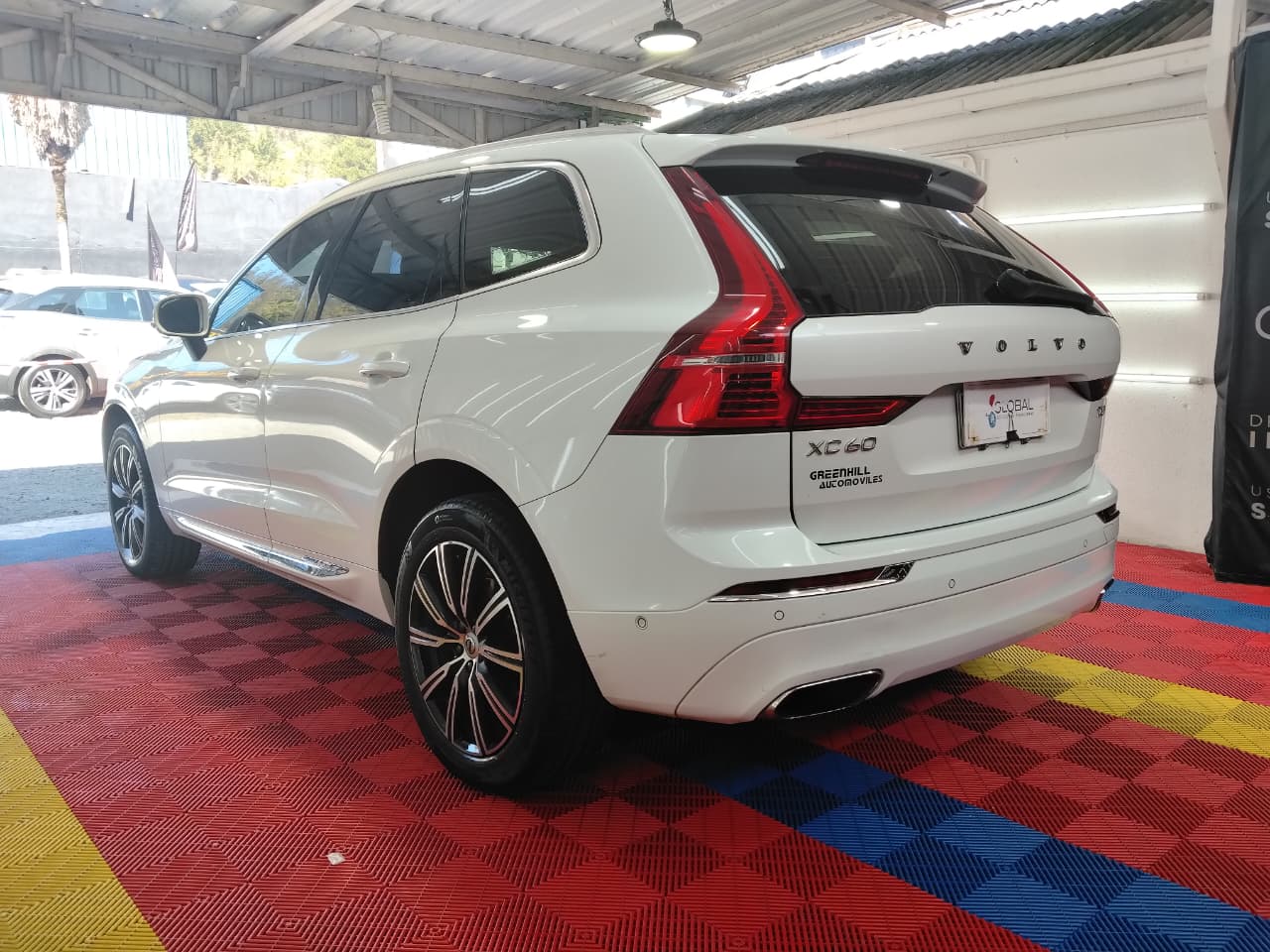 Venta de VOLVO XC60 T6 2.0 4X4 AUT - 2 DUEÑOS 