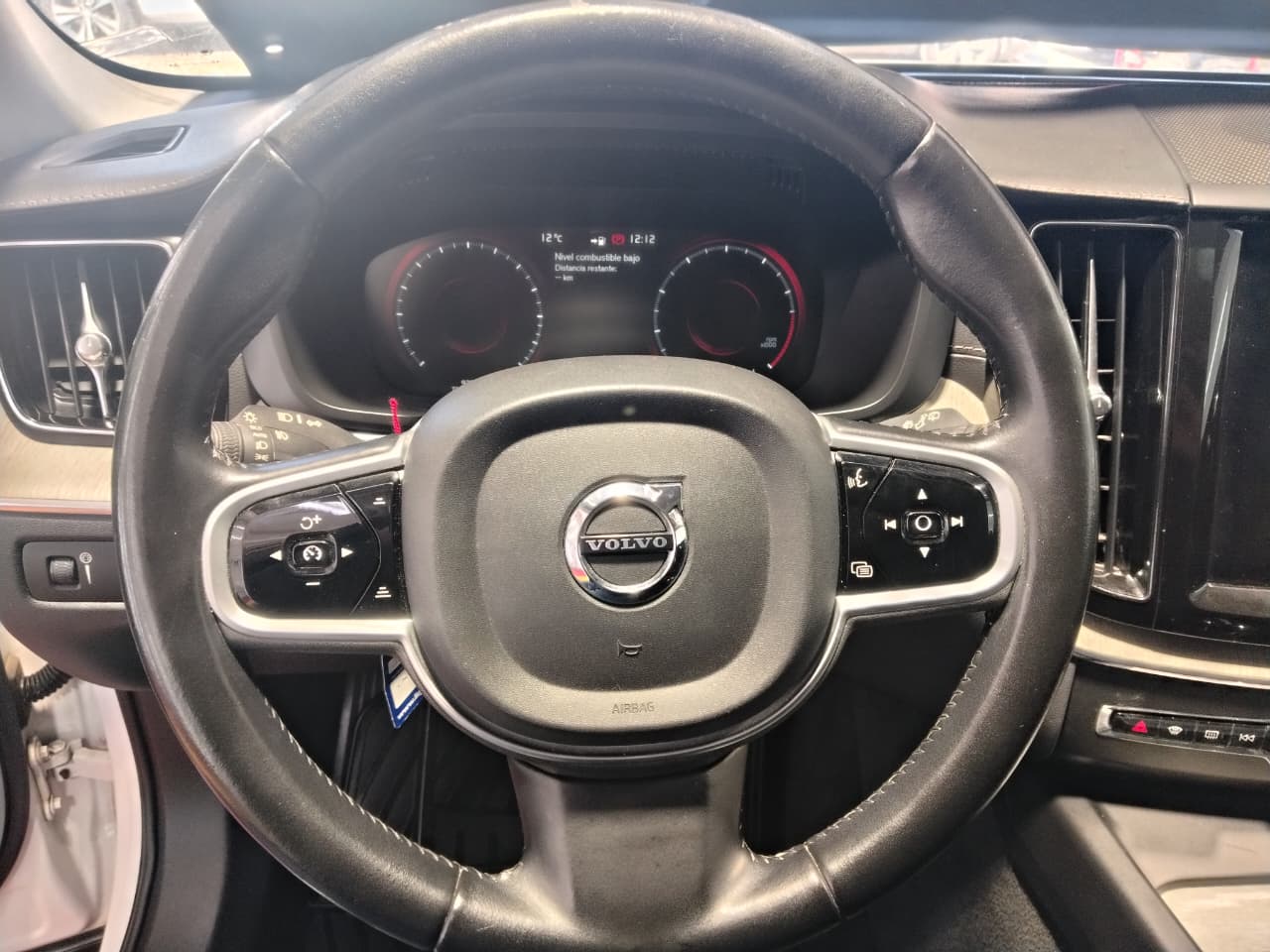 Venta de VOLVO XC60 T6 2.0 4X4 AUT - 2 DUEÑOS 