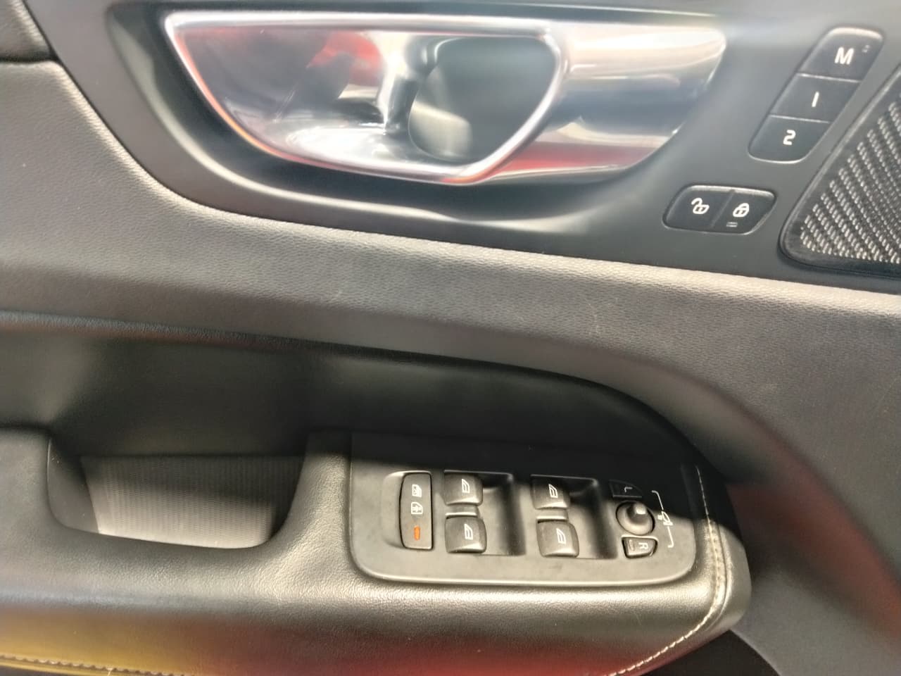 Venta de VOLVO XC60 T6 2.0 4X4 AUT - 2 DUEÑOS 