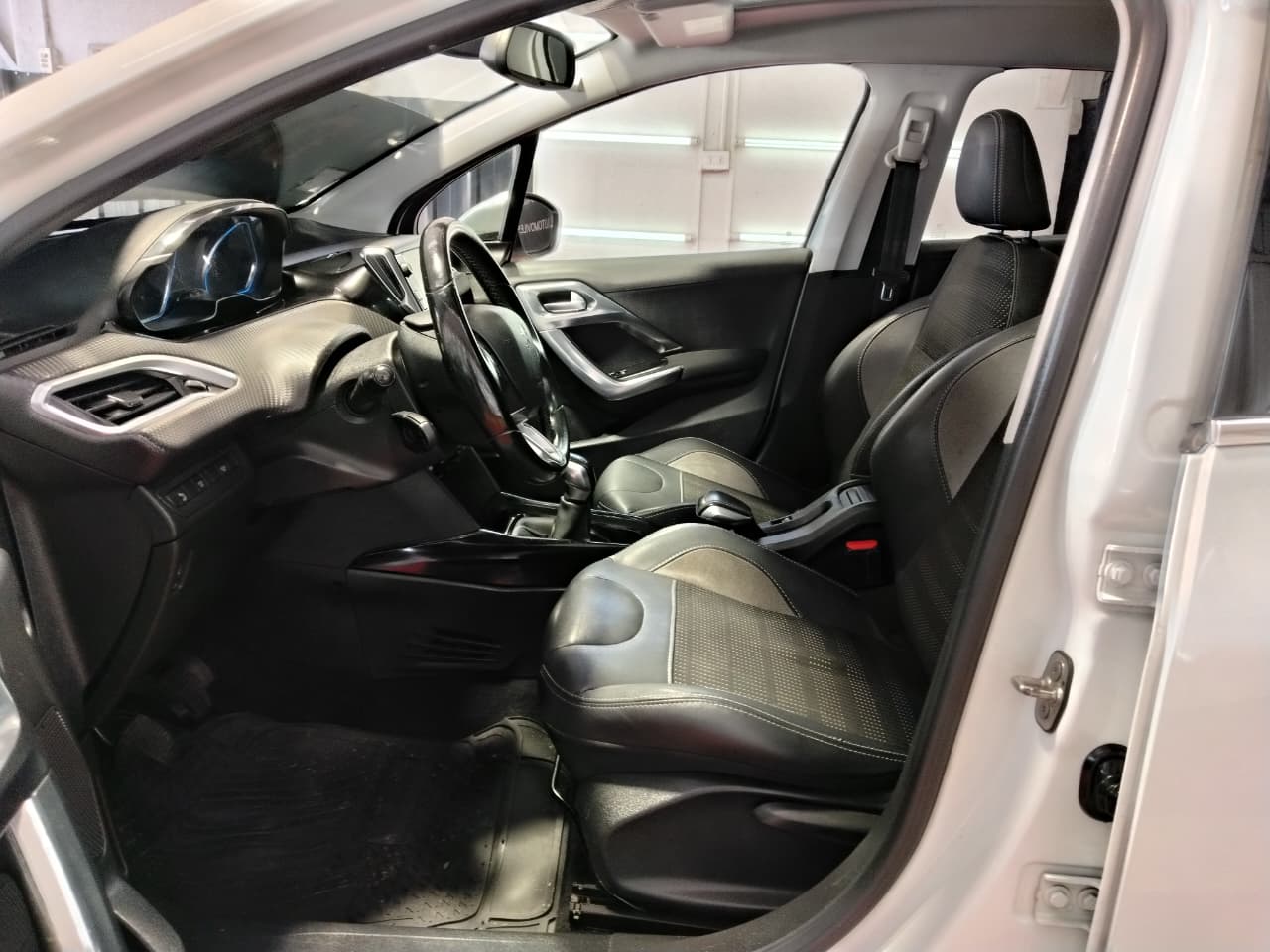 Venta de PEUGEOT 2008 ALLURE 1.5 4X2 DIESEL MT - UN DUEÑO