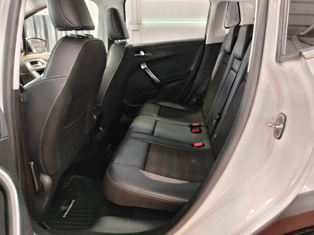 Venta de PEUGEOT 2008 ALLURE 1.5 4X2 DIESEL MT - UN DUEÑO