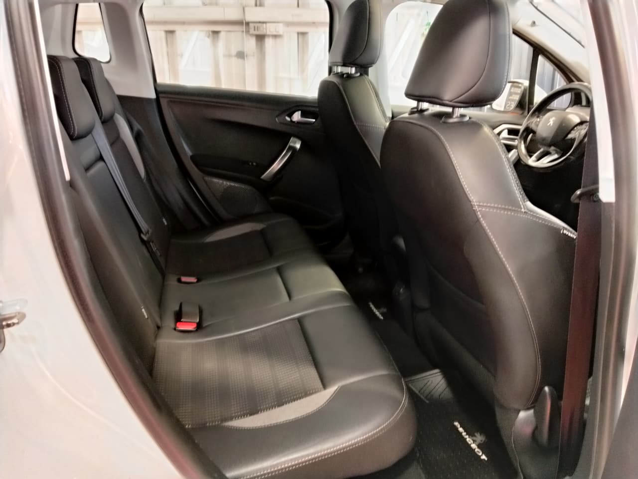 Venta de PEUGEOT 2008 ALLURE 1.5 4X2 DIESEL MT - UN DUEÑO