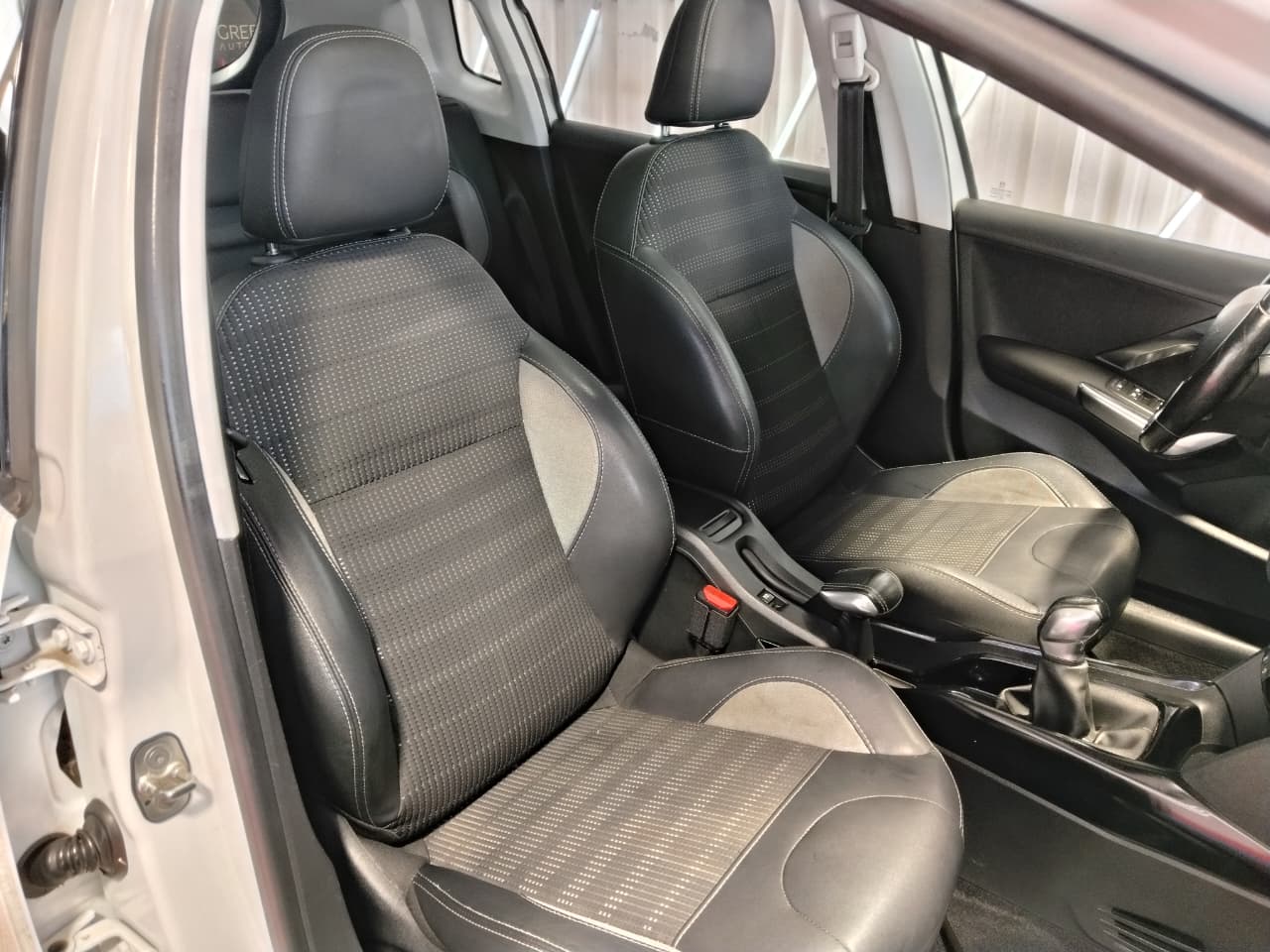 Venta de PEUGEOT 2008 ALLURE 1.5 4X2 DIESEL MT - UN DUEÑO
