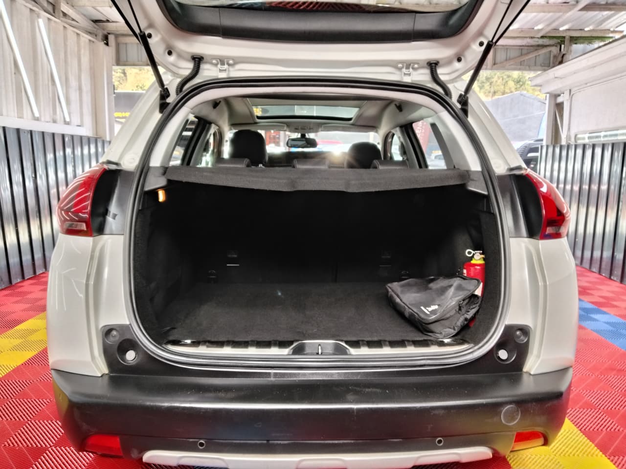 Venta de PEUGEOT 2008 ALLURE 1.5 4X2 DIESEL MT - UN DUEÑO