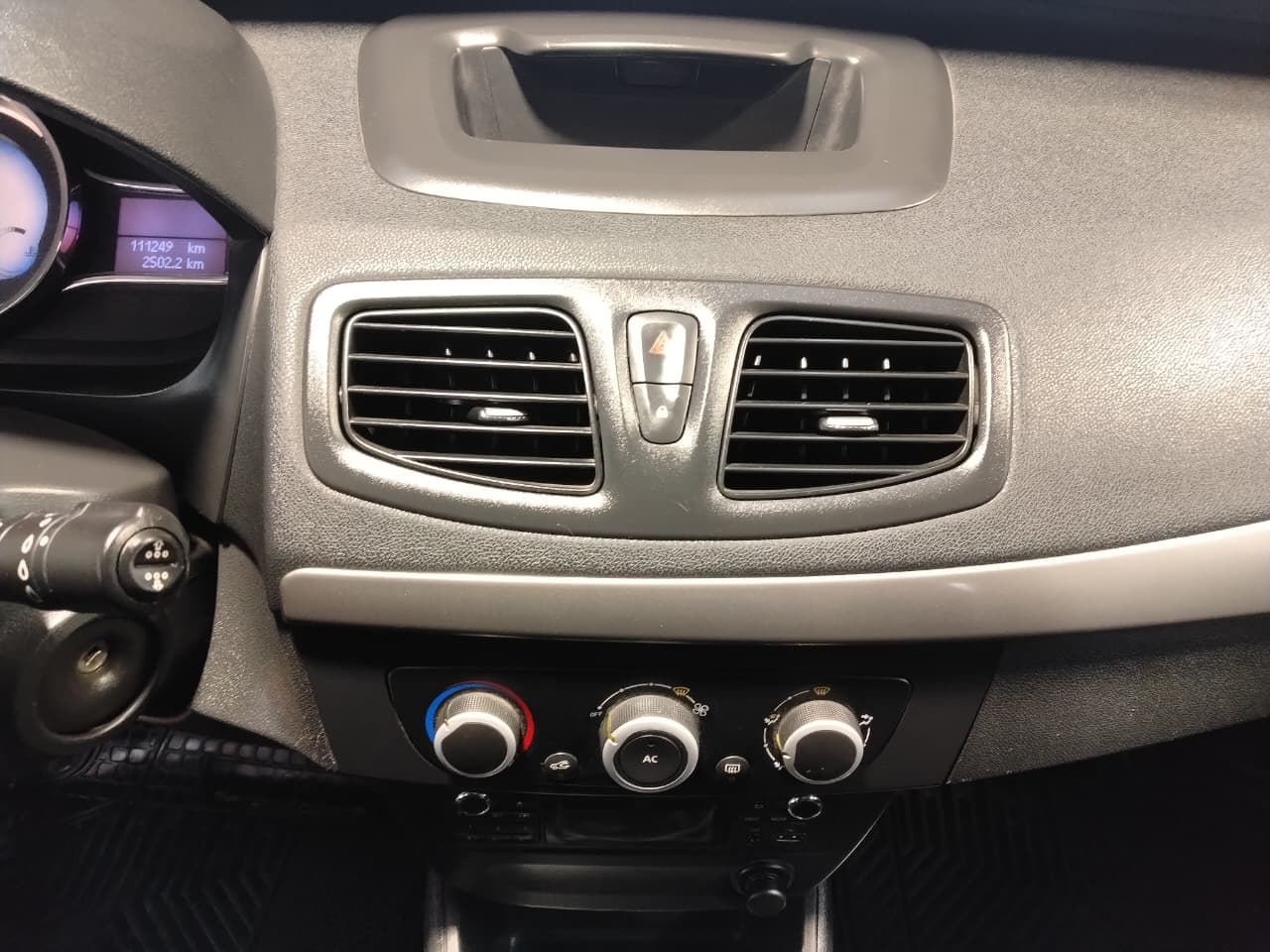 Venta de RENAULT FLUENCE EXPRESSION 2.0 4X2 MT - UN DUEÑO