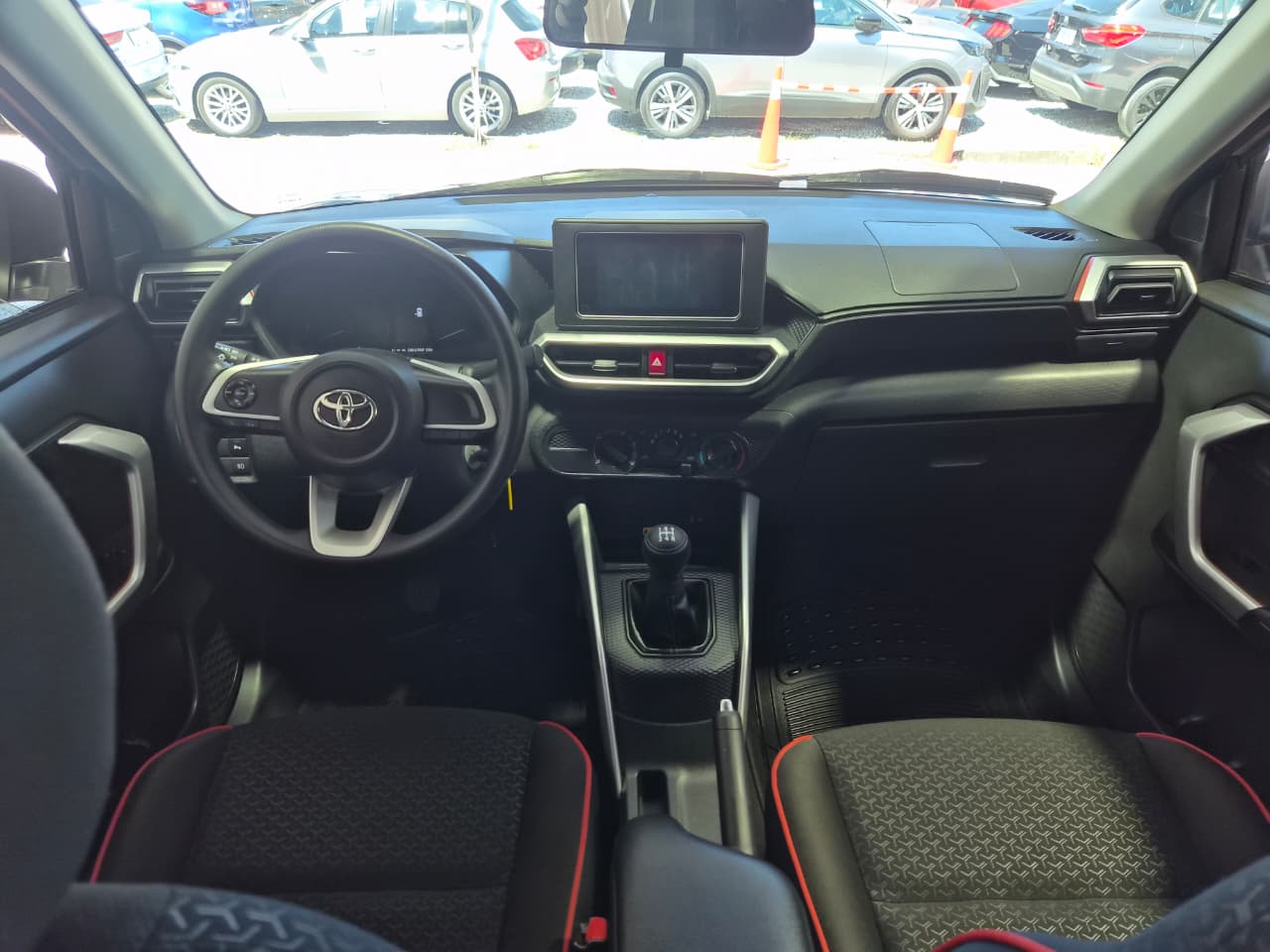 Venta de TOYOTA RAIZE 1.2 E 4X2 MT - 2 DUEÑOS 