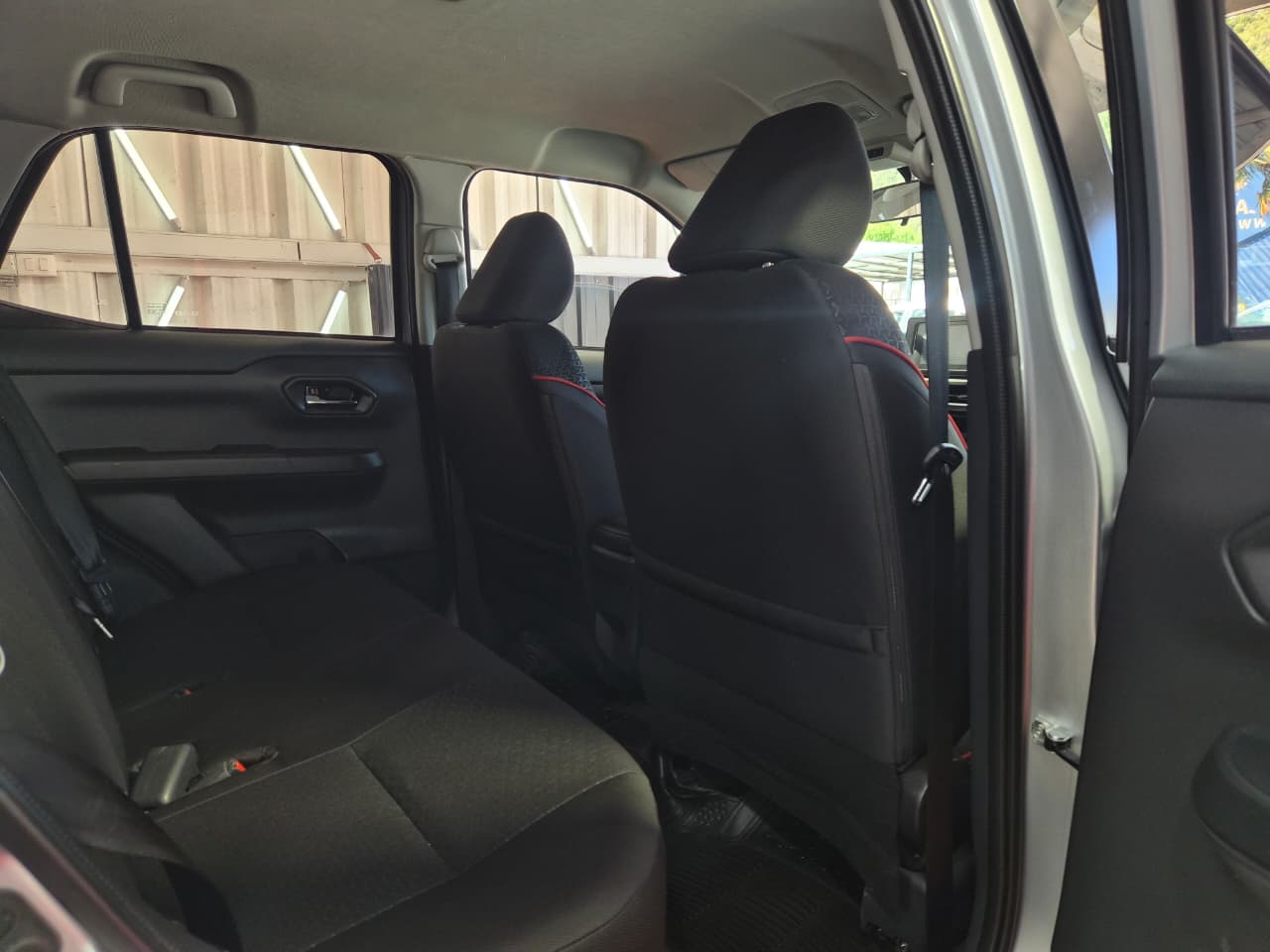 Venta de TOYOTA RAIZE 1.2 E 4X2 MT - 2 DUEÑOS 